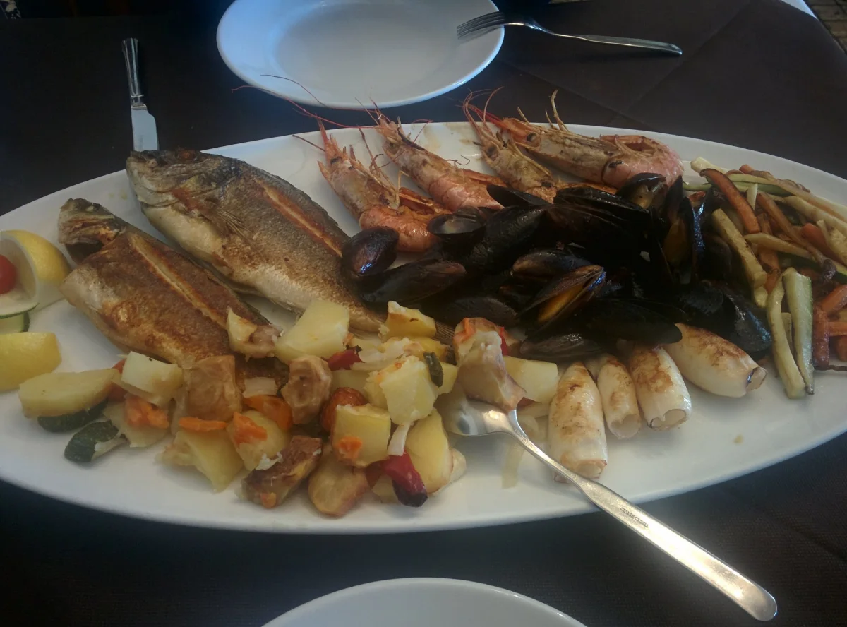 Grilled seafood platter – Villa Andor Restaurant